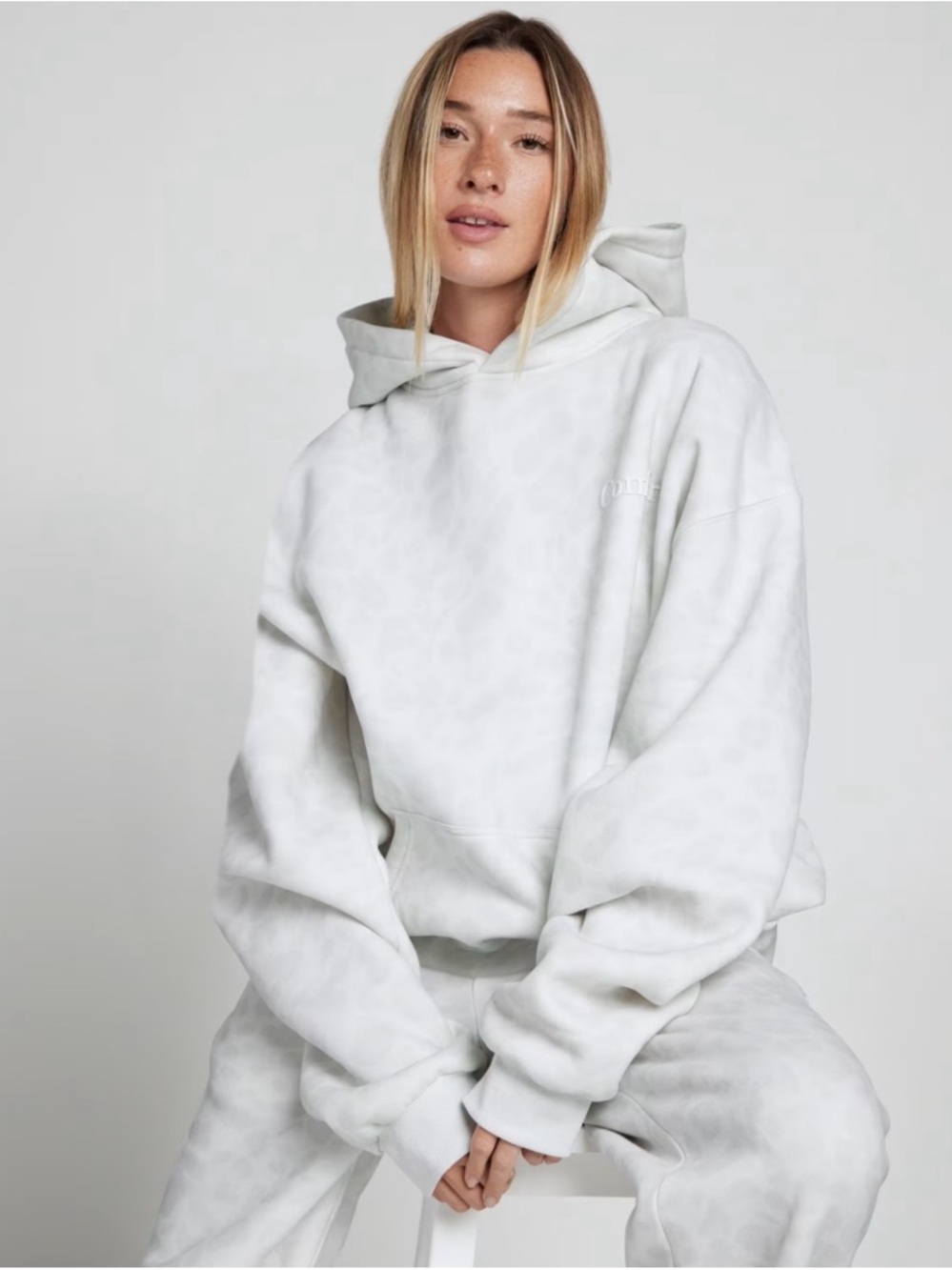 Comfrt Snow Leopard Minimalist Hoodie - Imperfection